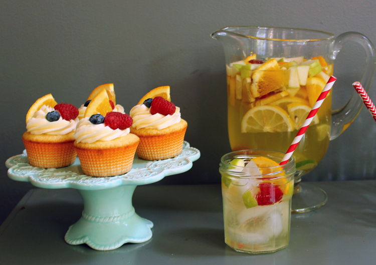 White-sangria-cupcakes-pitcher