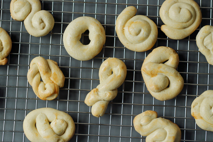 Greek-Easter-Cookies-Koulourakia